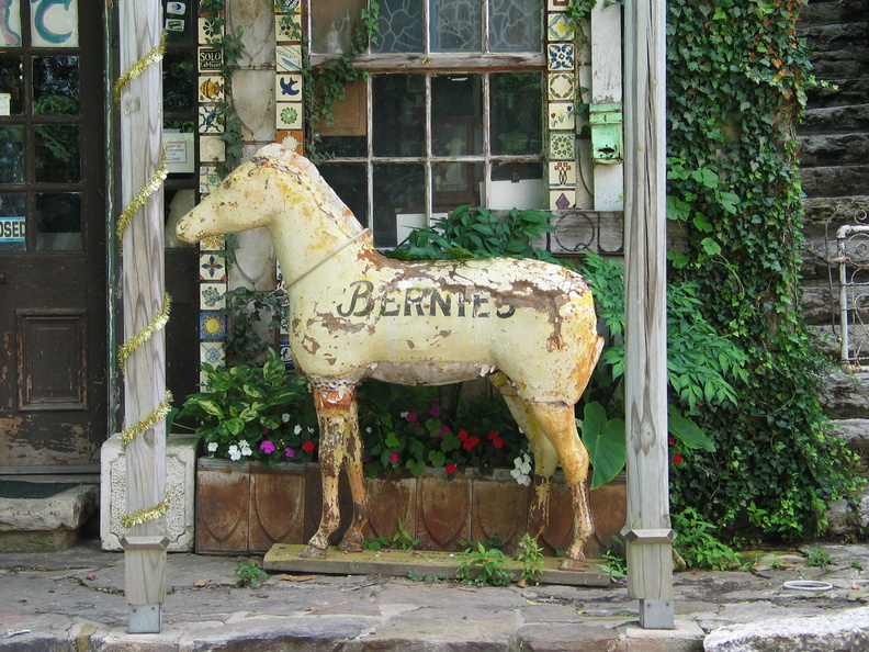 2007 06-Eureka Springs Horse.jpg